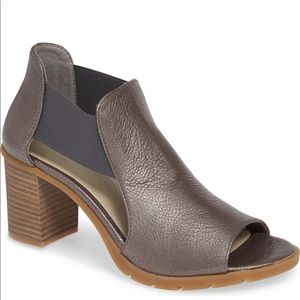 The Flexx Ticket to Ride Sandal Size 8.5